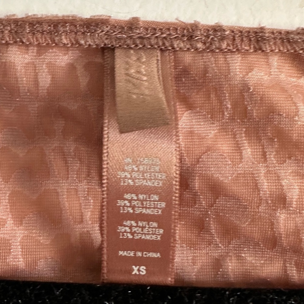 SKIMS Sienna Light Brown Velvet Logo Glove Crop Top Size XS EUC - Picture 7 of 7